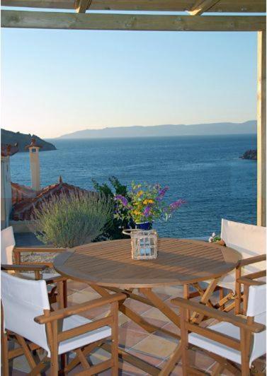 Birds Bay Resort Petra  Rum bild